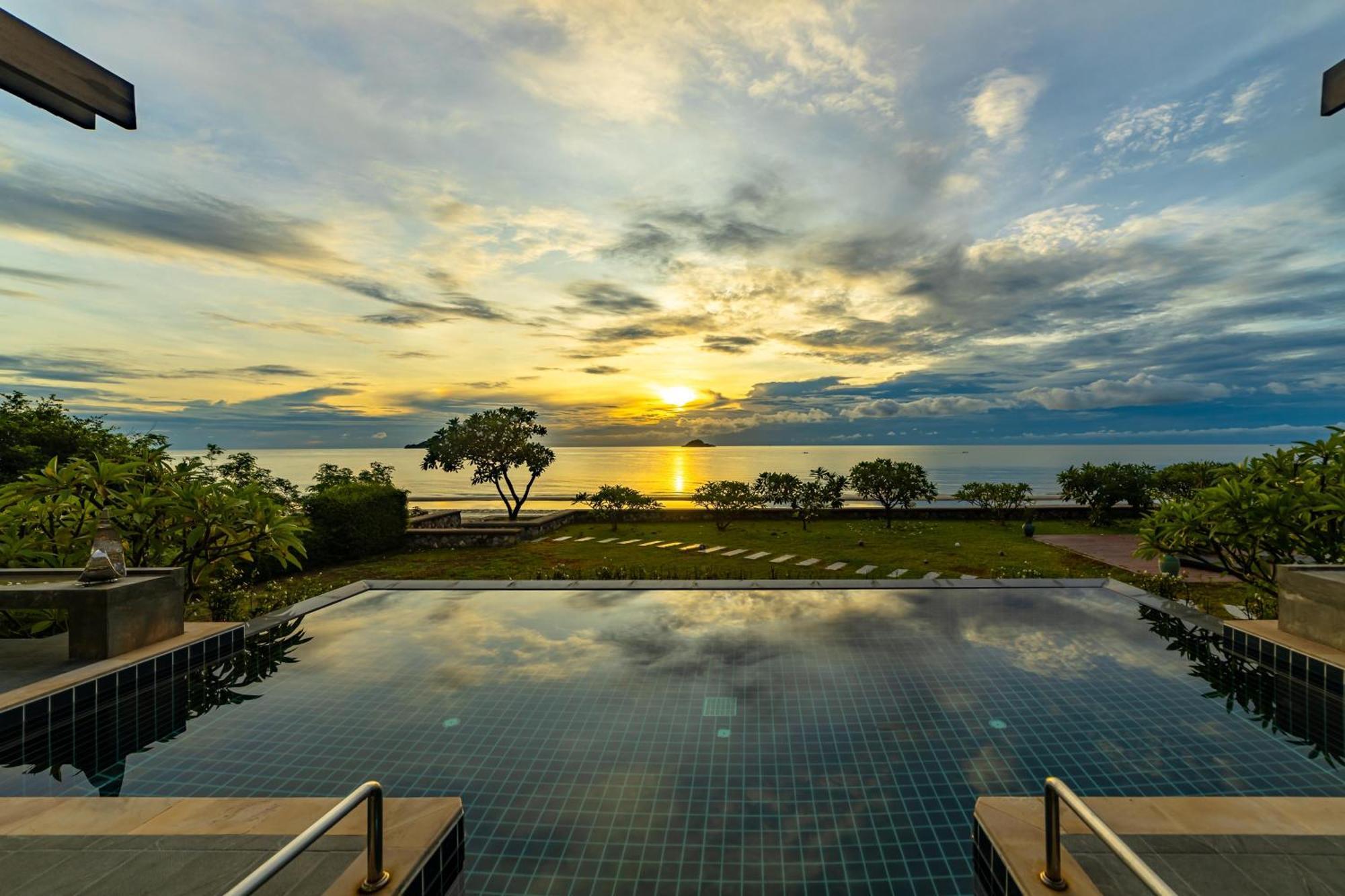 Beachfront Modern 4 Bedroom Pool Villa - Rv HHQ Eksteriør billede